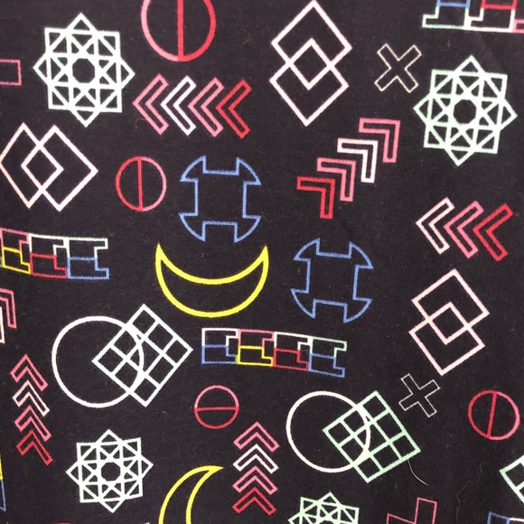 Geometric shape Lularoe Irma Size Medium - Picture 4 of 5